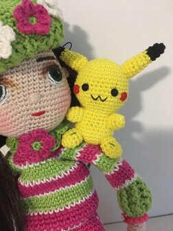 Figurine articul&eacute;e Amigurumi - Dresseuse Pok&eacute;mon